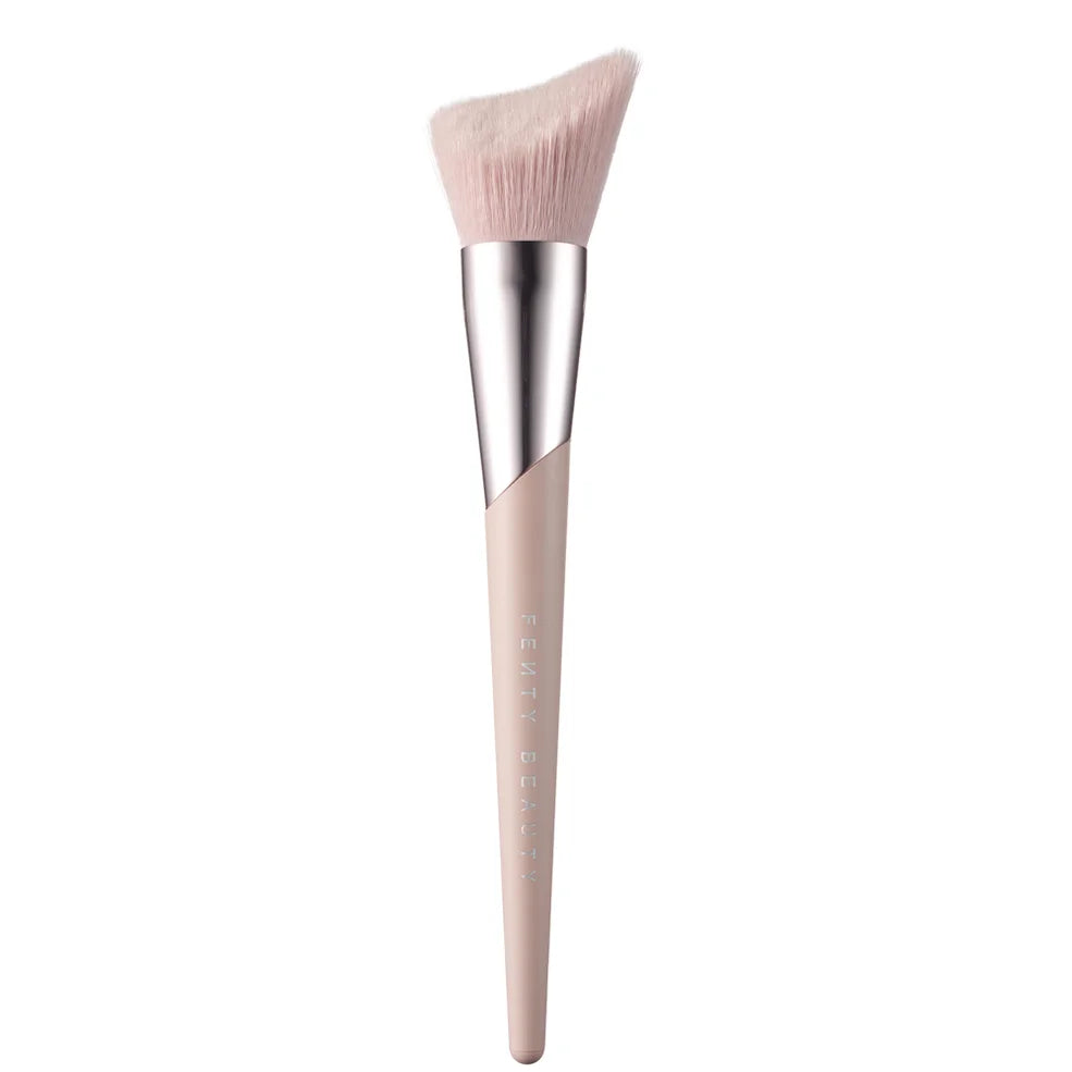 Fenty Beauty Cheek-Hugging Bronzer Brush - 190