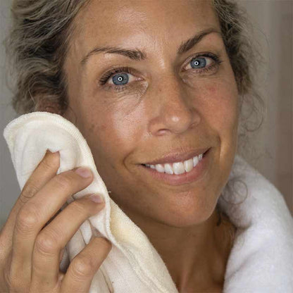 Facial Cleansing Cloth by Nunaia